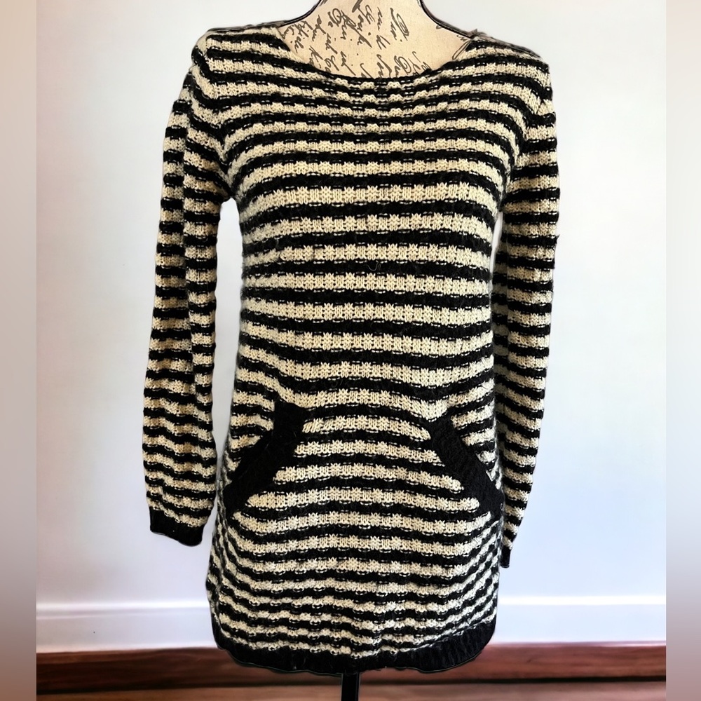 Mirumi EUC Black And White Knit Striped Eyelash Tunic Sweater Pockets Sz Medium